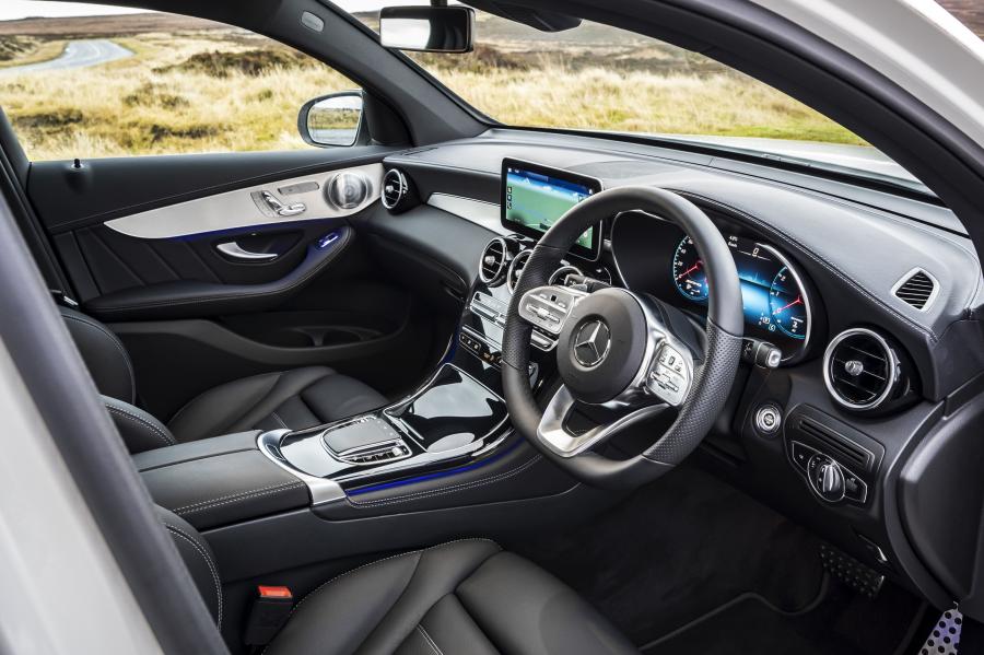 Интерьер Mercedes-AMG GLC43 4Matic Coupe (C253) 2019 года  (UK) (фото 16 из 69)